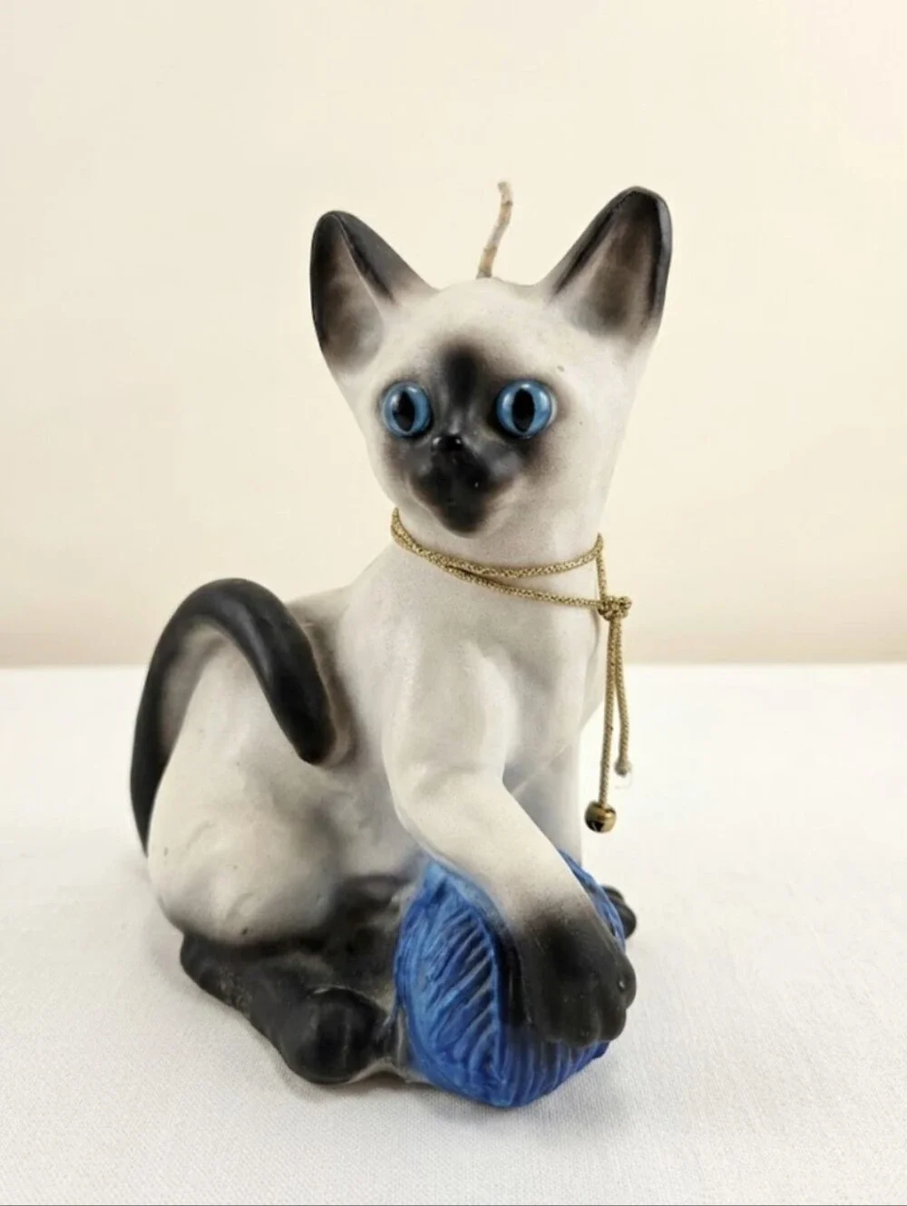 Vintage 1960s/70s Siamese Cat Figural Candle with Yarn Ball & Collar